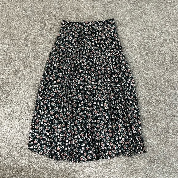 Max Studio Dresses & Skirts - NWT Max Studio Skirt with Floral Print